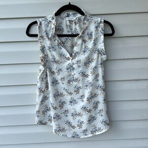 Blu pepper button White floral top